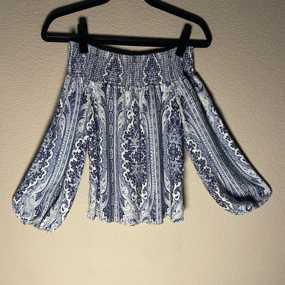 Alice + Olivia Women’s Off the Shoulder Smocked Top Size Small Blue Paisley